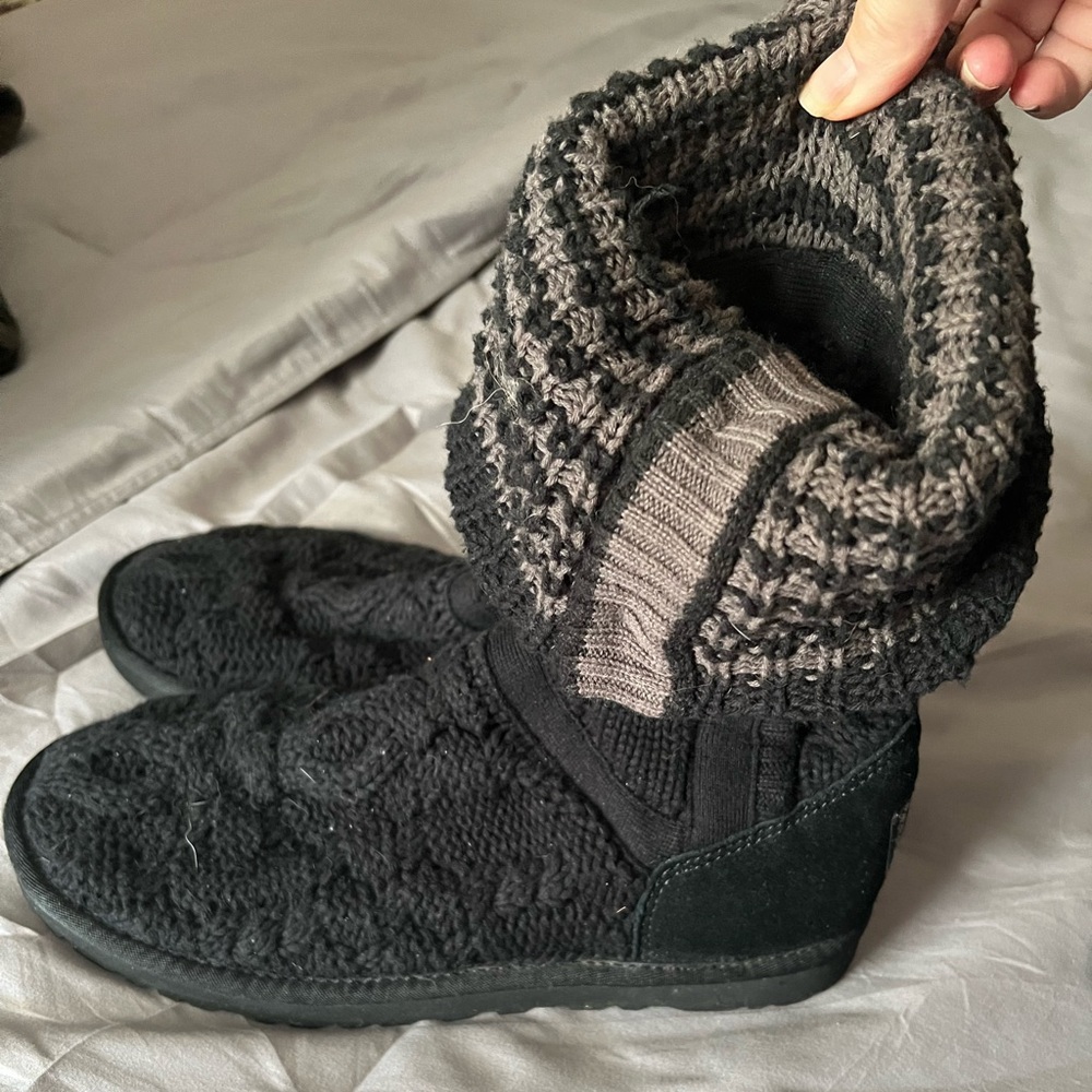 Uggs cardi. Size 9